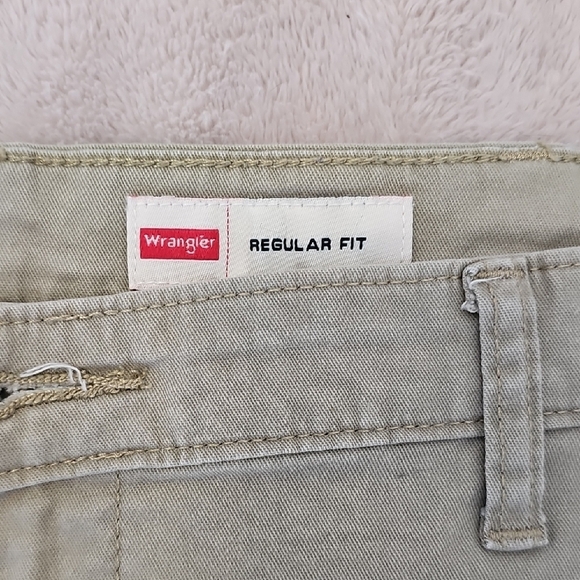 Wrangler Men's Khaki Shorts Size 36 - Picture 2 of 12